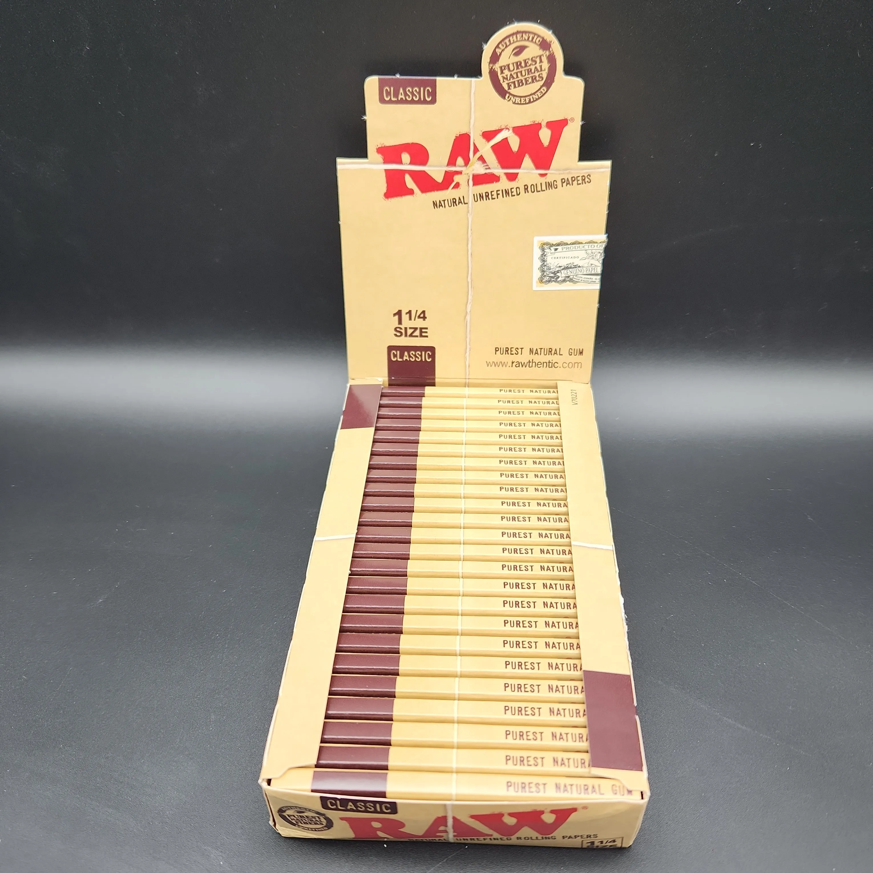 RAW Classic Rolling Papers - 1 1/4 Box